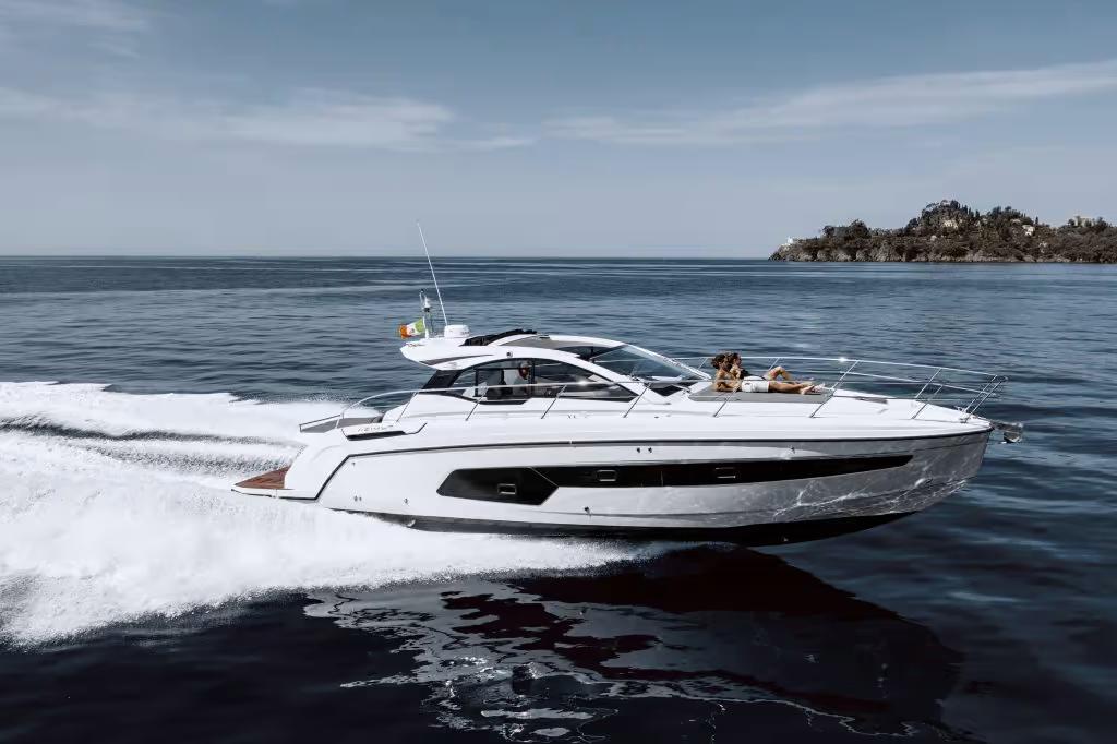 Azimut yacht